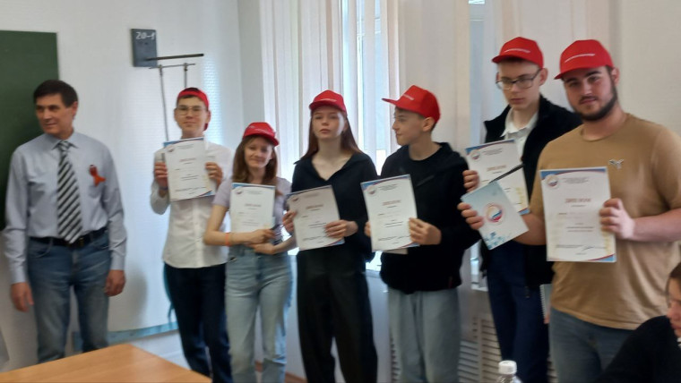 Знатоки физики и математики.